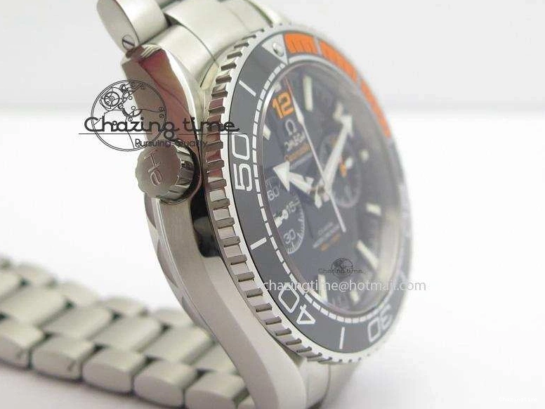 0715 UrbanChic Master Chronometer 45mm SS JHF Black Dial On SS Bracelet A 8248